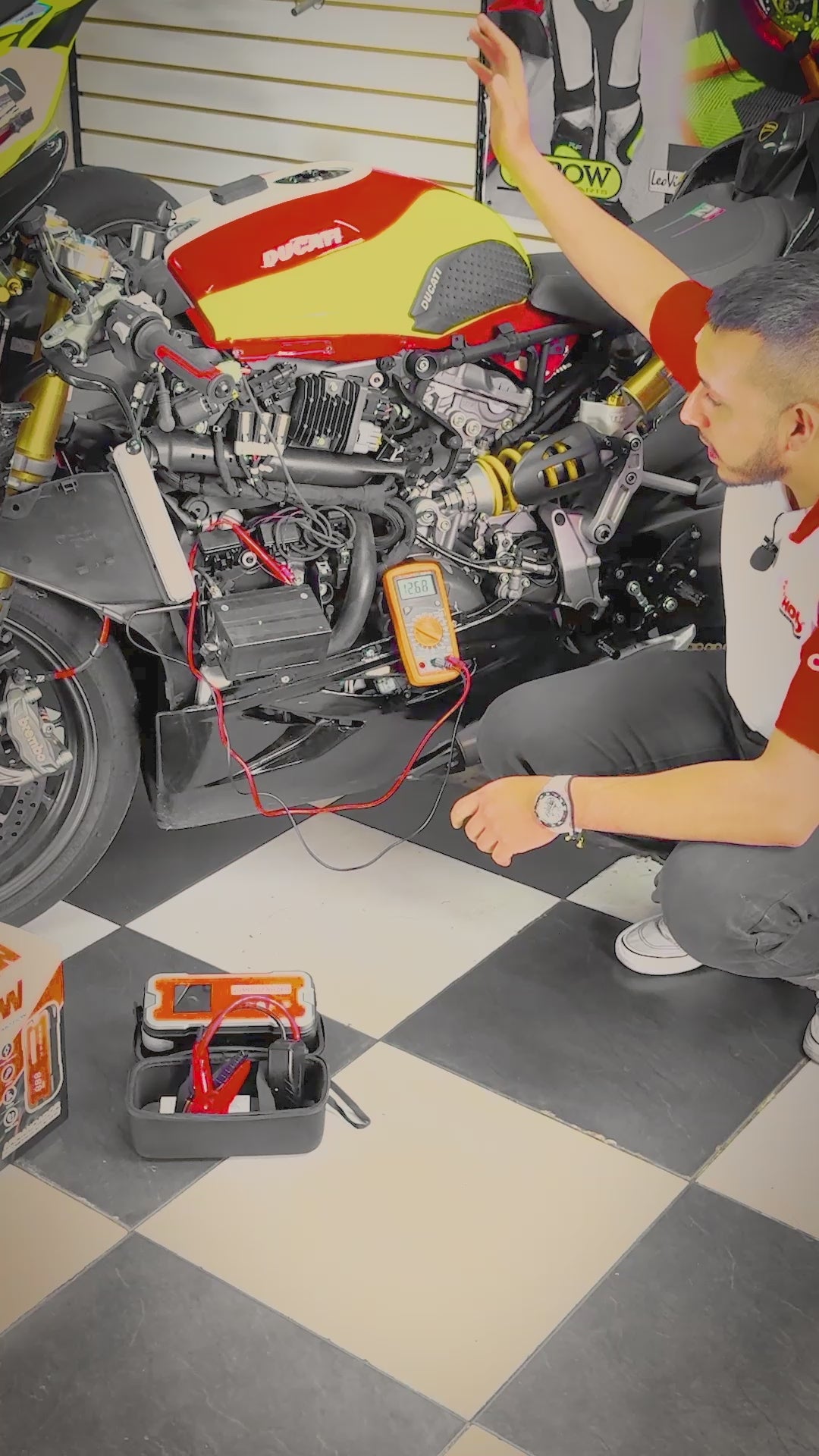 INICIADOR ARRANCADOR 12V + COMPRESOR PORTÁTIL PARA CARROS/MOTOS